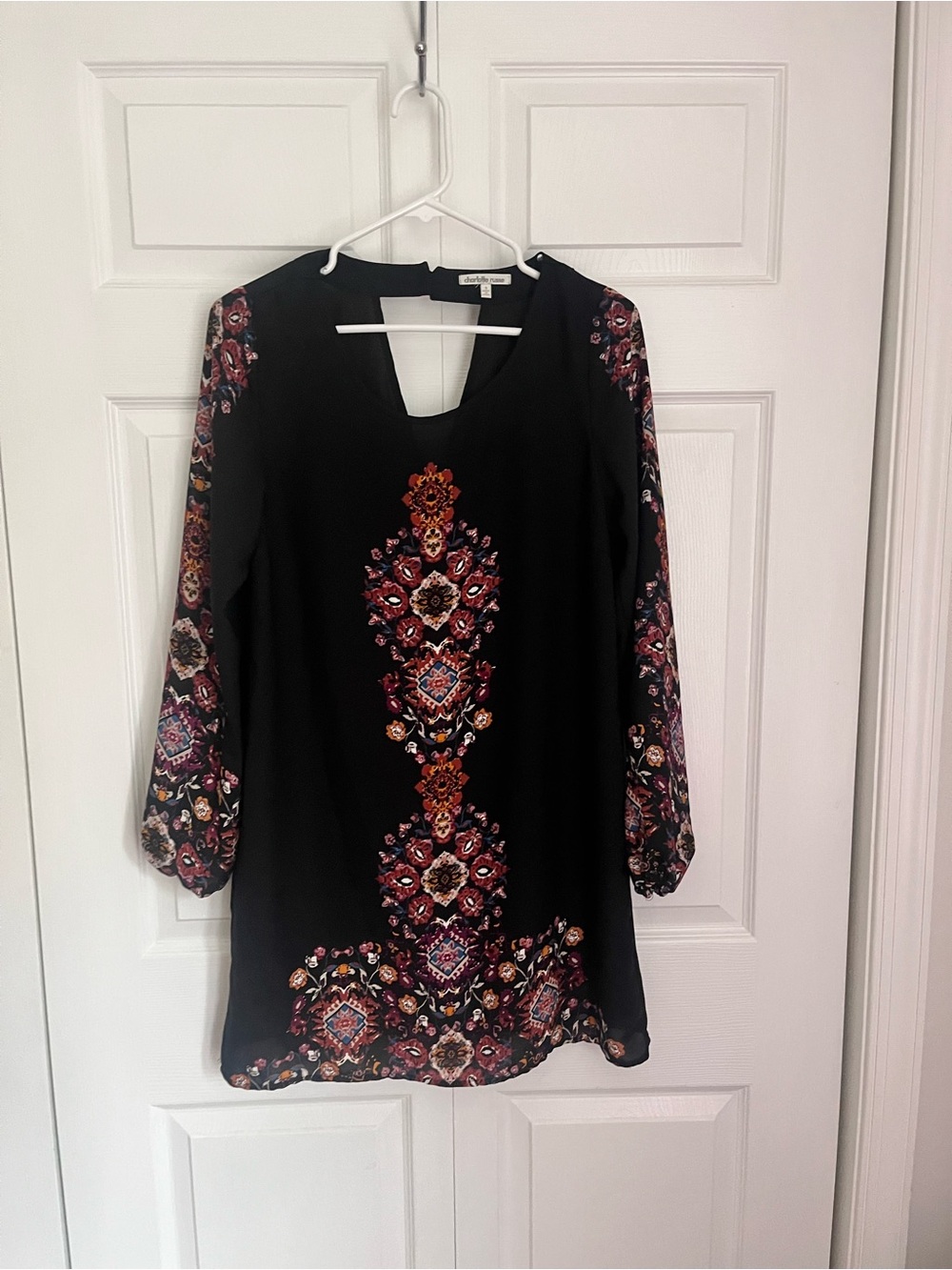 Charlotte Russe Black Floral Medallion Long-Sleeve Tunic